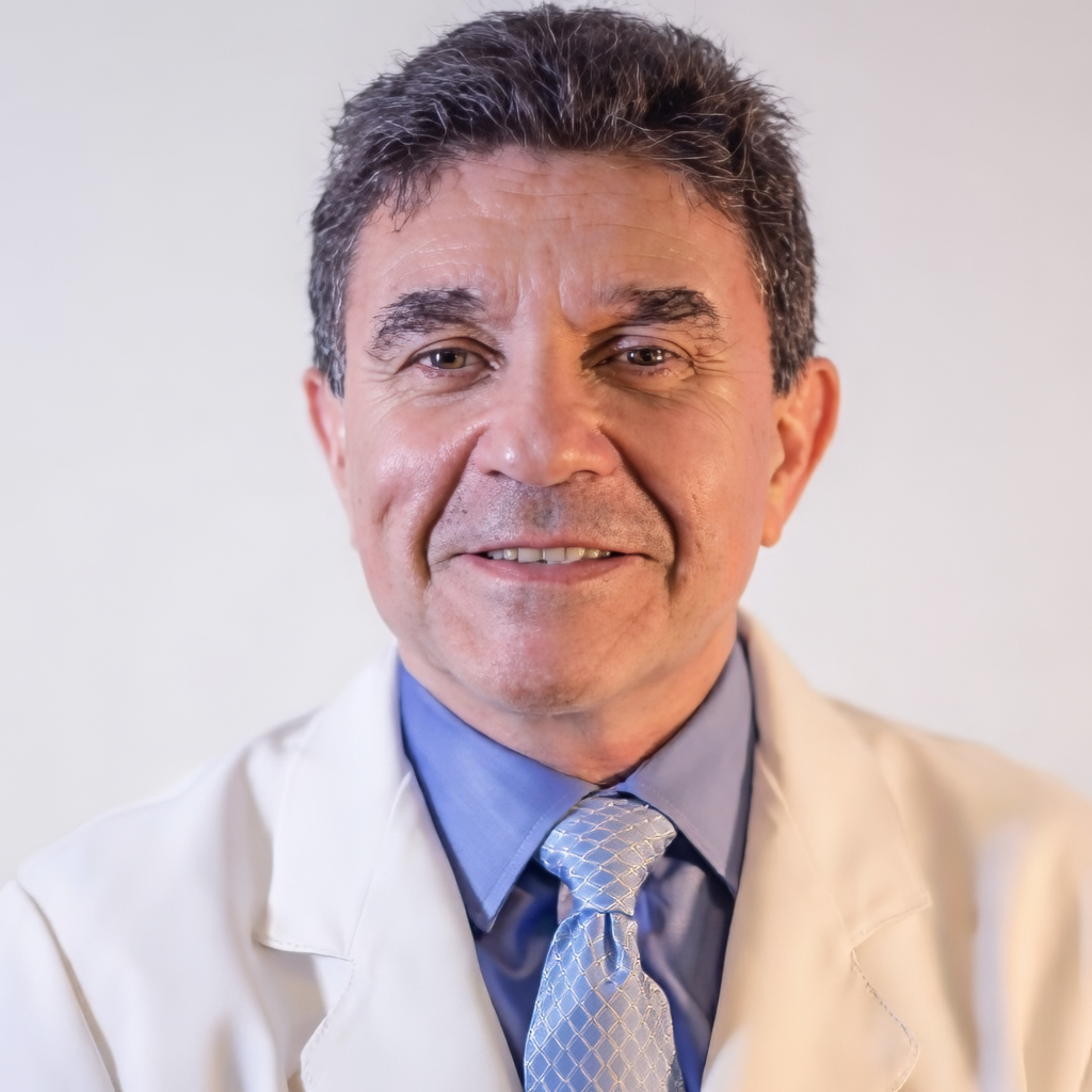 Dr. Claudio Benavides
